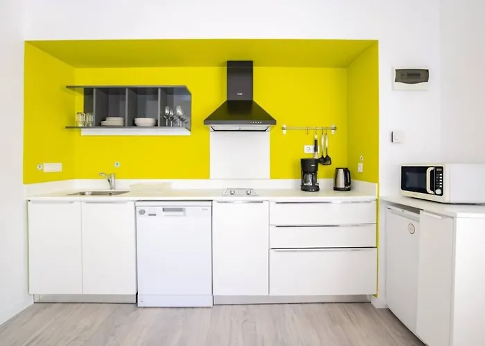 Апартаменты Cute Compact 1bd1bath Gem Shared Terrace! #397 Стамбул